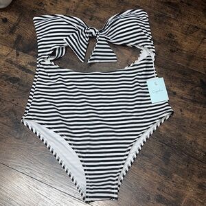 NWT Cupshe one piece bathing suit.